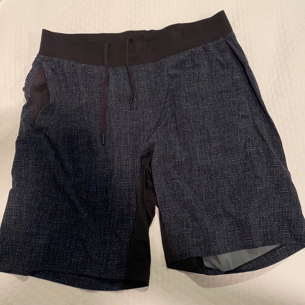 Lululemon Size L T.H.E Short 9” LL (Navy Heather)